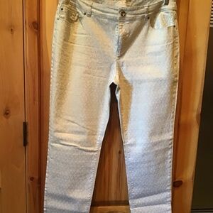 Gold and cream crops